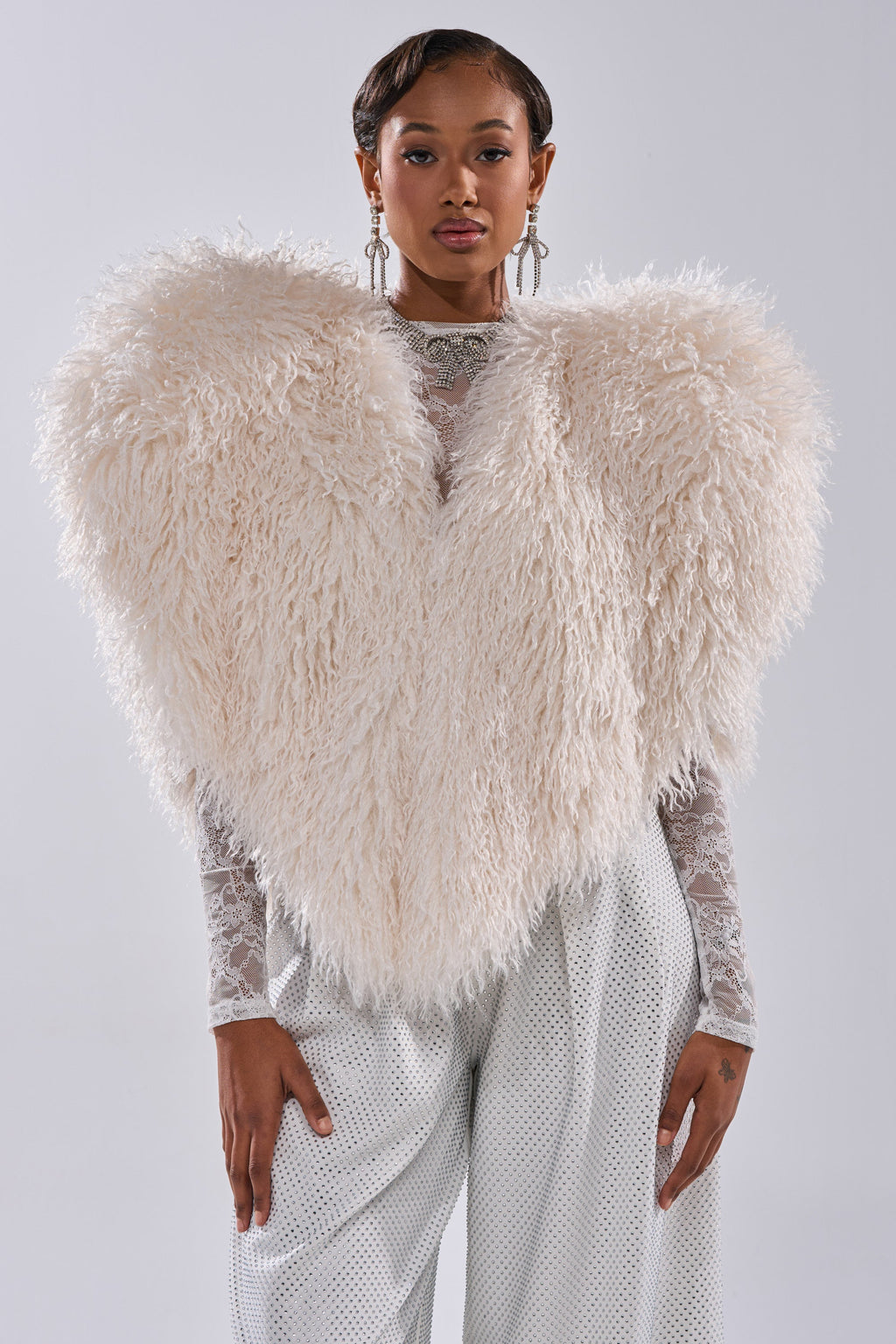 STAR CROSSED LOVER FAUX FUR VEST IN IVORY