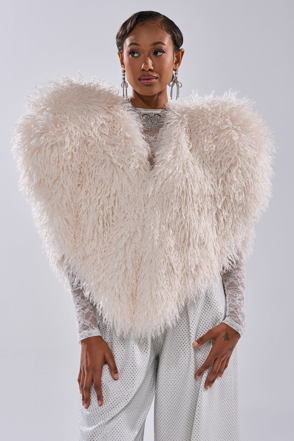 STAR CROSSED LOVER FAUX FUR VEST IN IVORY