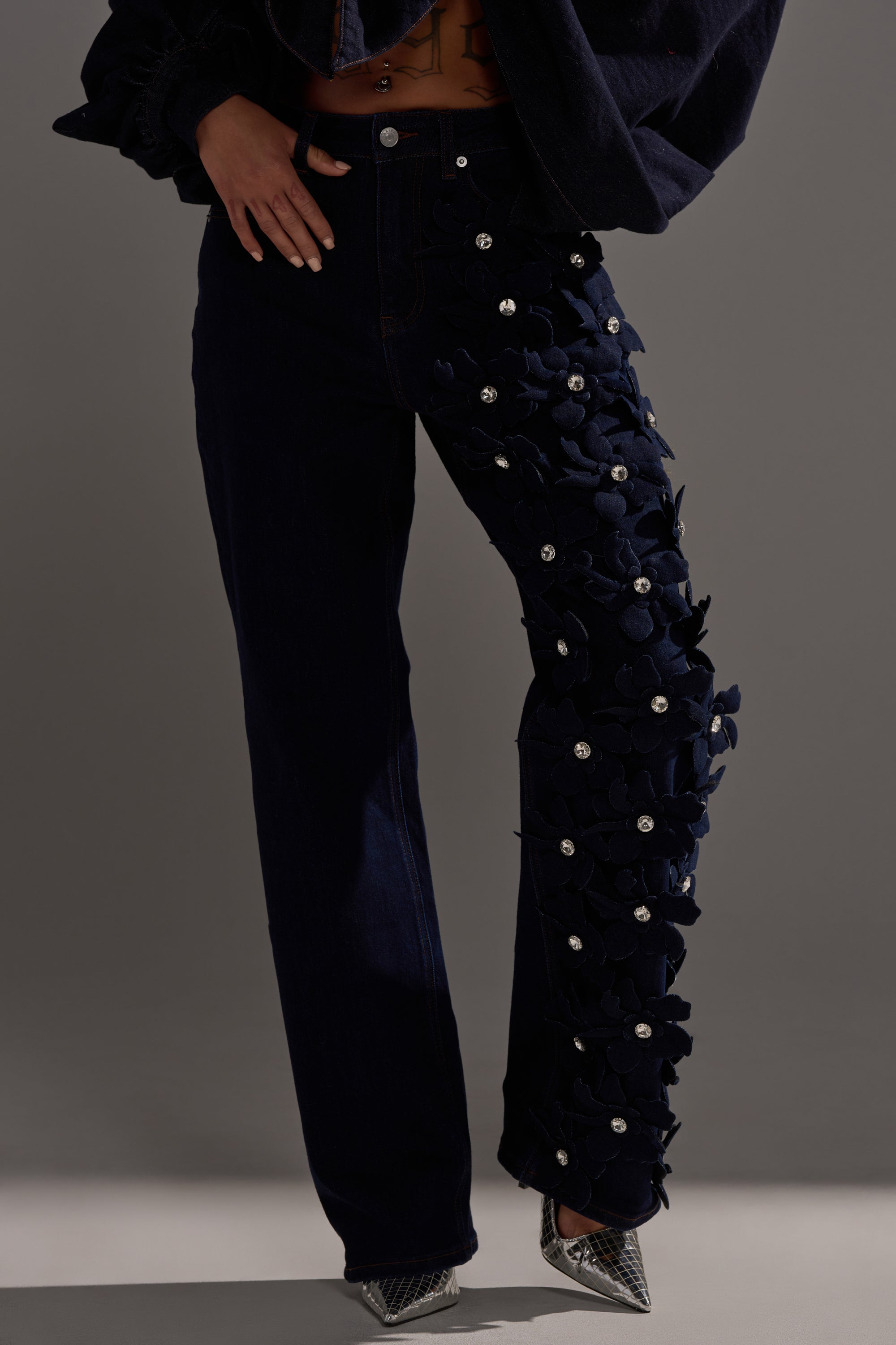 FLORAL FIELDS APPLIQUE DENIM PANTS WITH RHINESTONES