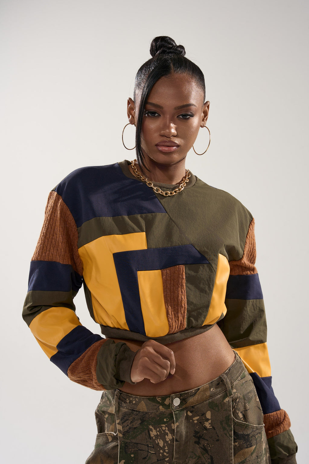 DORA COLOR BLOCKED CROP SWEATSHIRT
