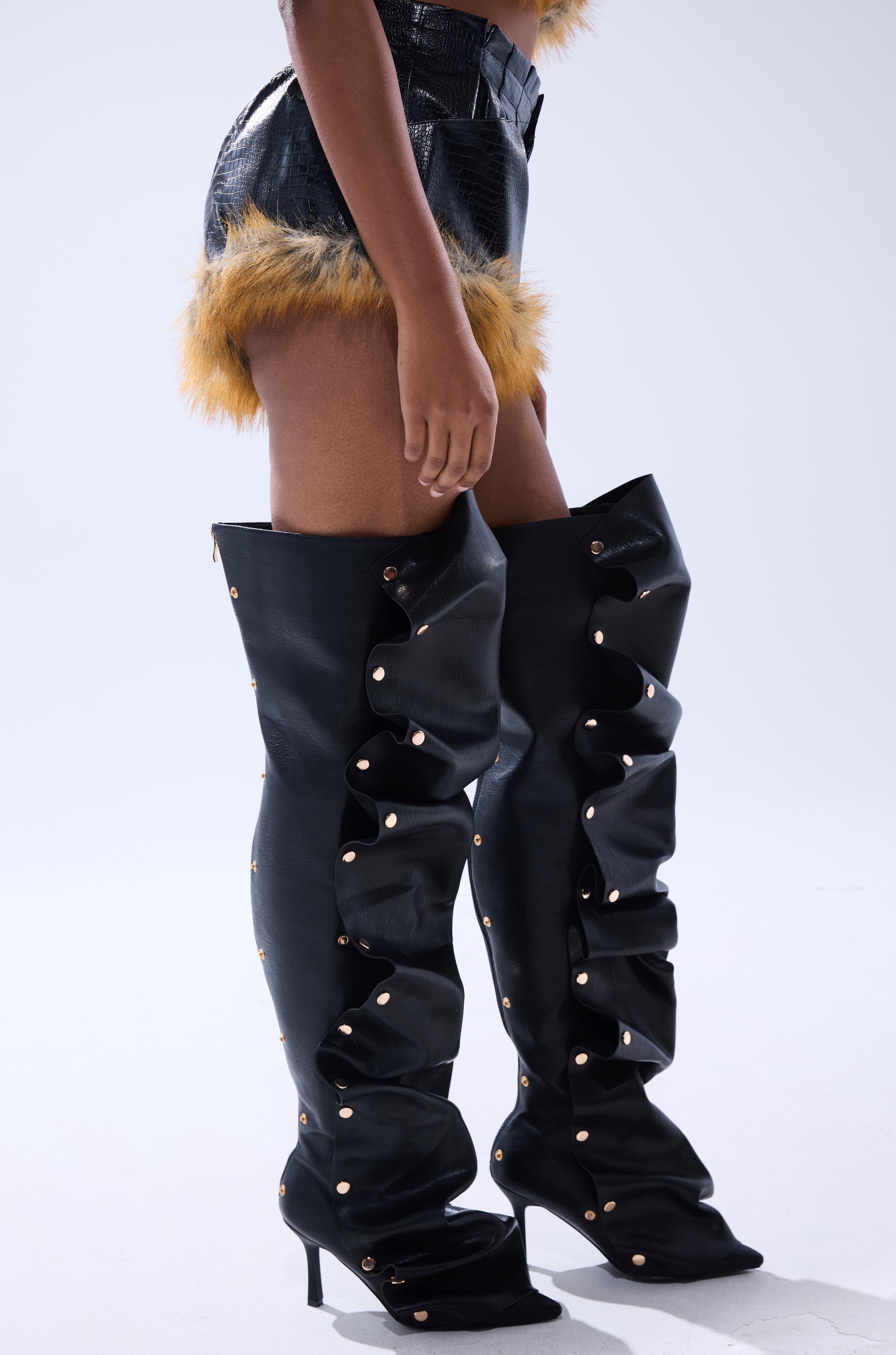 DONT TOUCH OR LOOK FAUX LEATHER SHORT WITH FUR TRIM