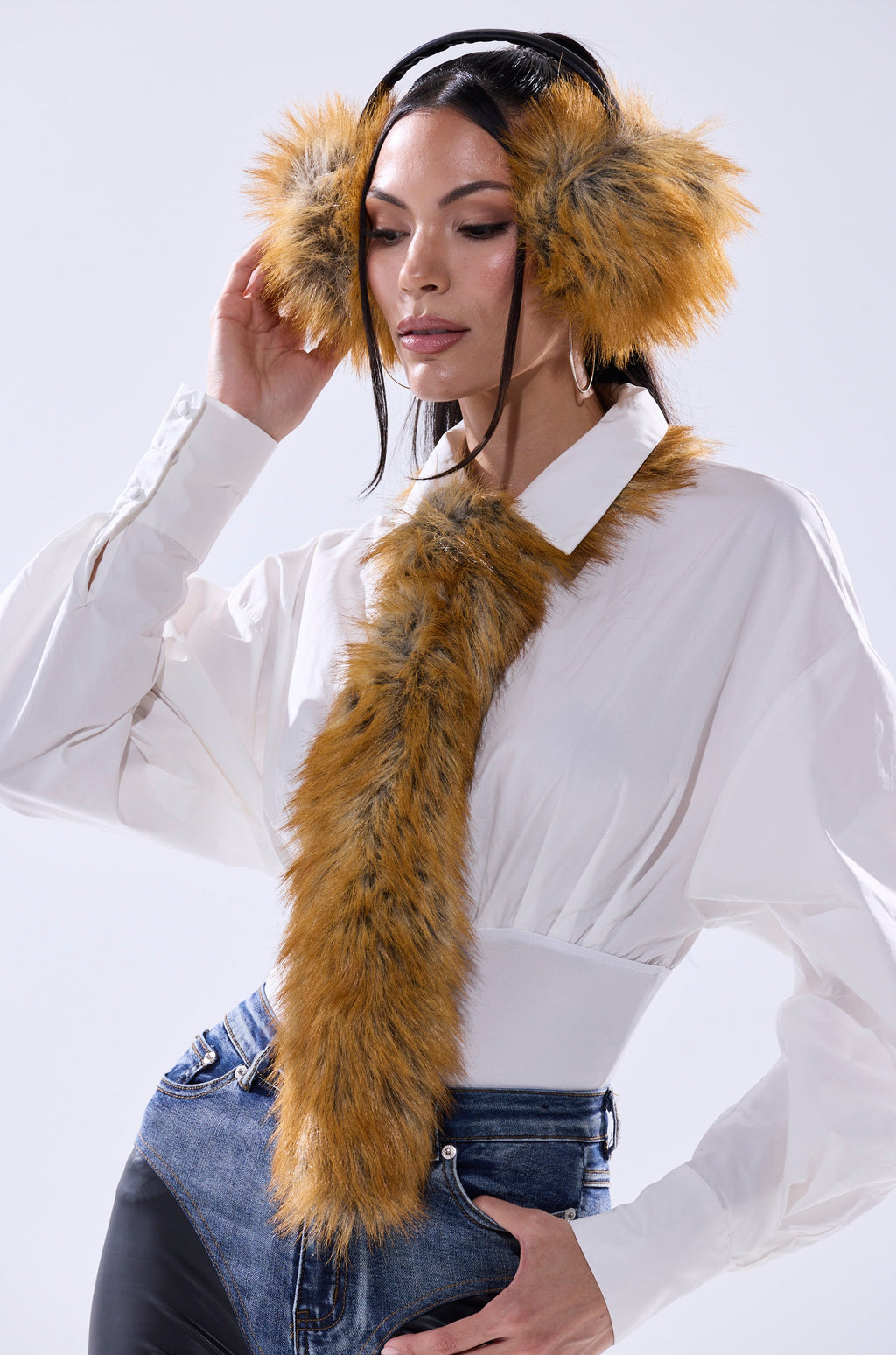 REALLY LIKE THAT FAUX FUR TIE