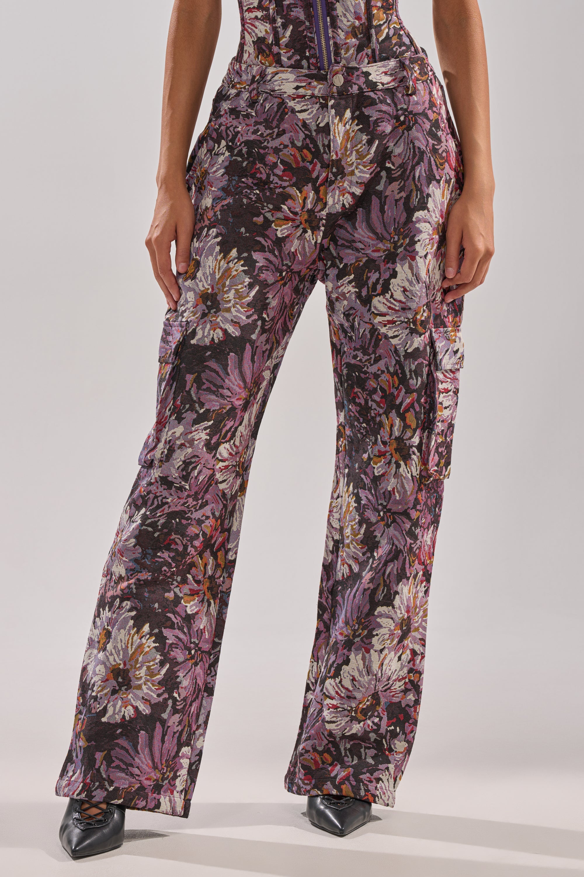 ABOVE THE MIDDLE FLORAL TROUSER