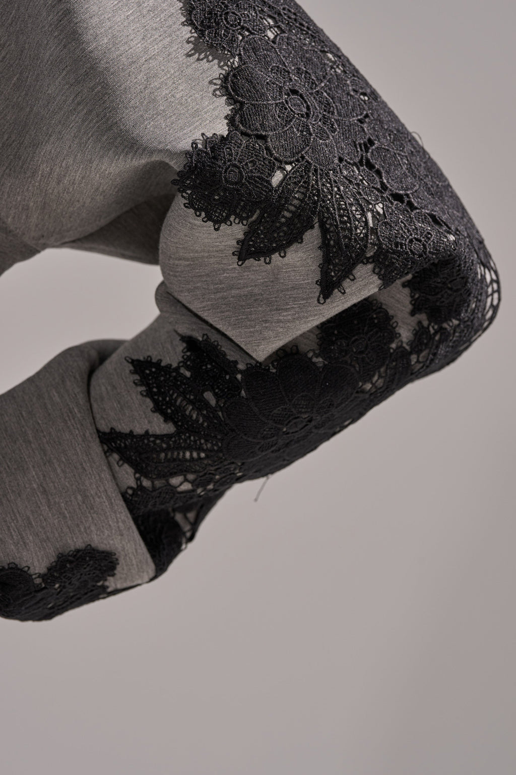 RAQUEL ZIP UP SWEATSHIRT