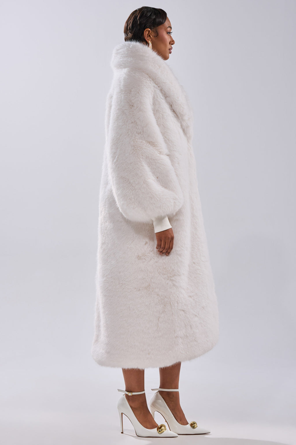 TSUNAMI FAUX FUR COAT IN WHITE