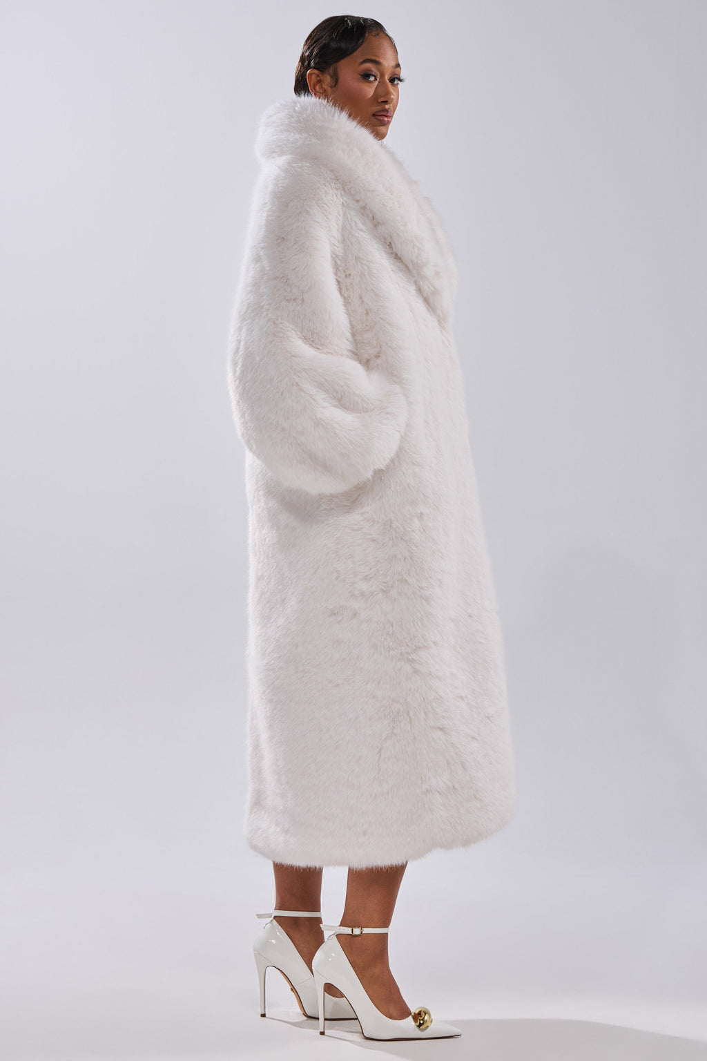 TSUNAMI FAUX FUR COAT IN WHITE