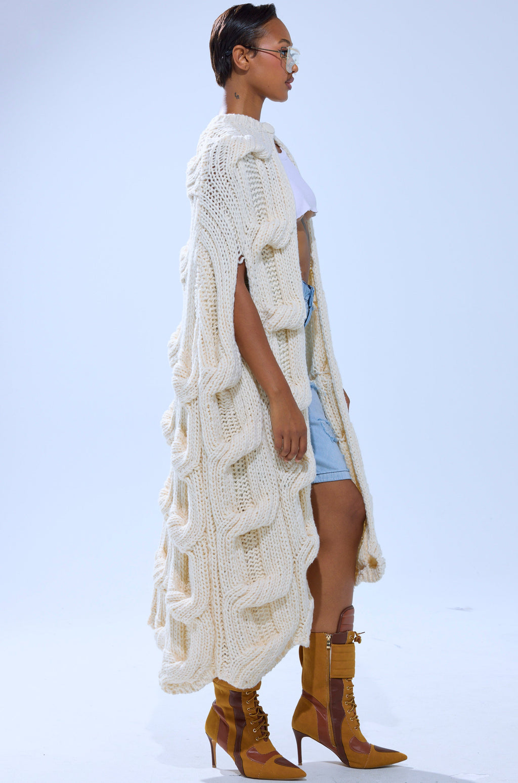 TEXTURED CHUNKY KNIT SWEATER