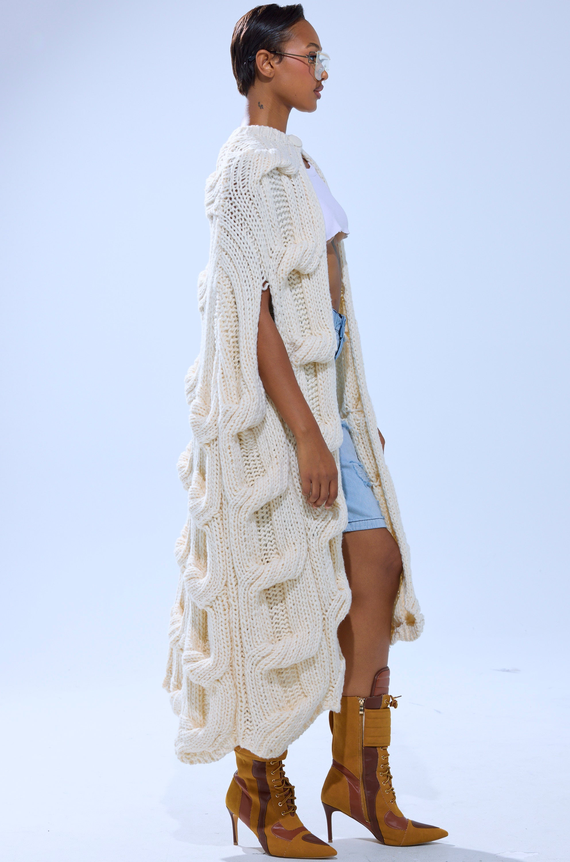 TEXTURED CHUNKY KNIT SWEATER